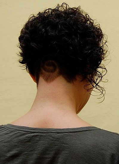 wygolony tył asymetrycznej fryzury krótkiej, uczesanie damskie zdjęcie numer 66A